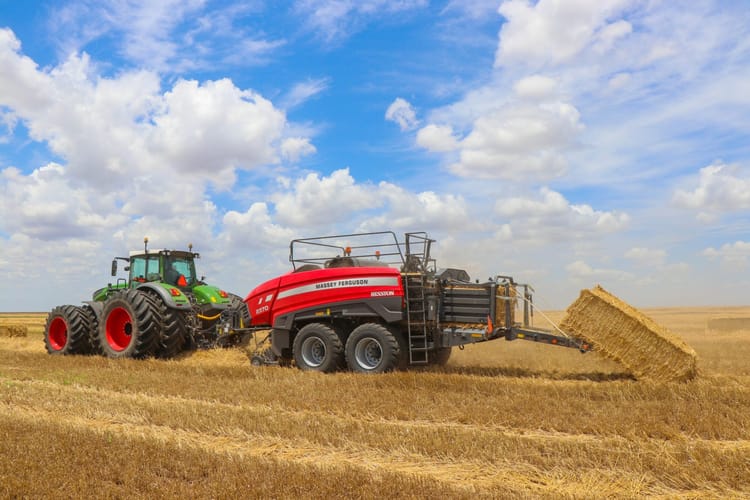 2370 Ultra HD Large Square Baler